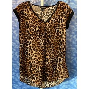🛍 Express silky leopard print tee shirt, XS, ECU